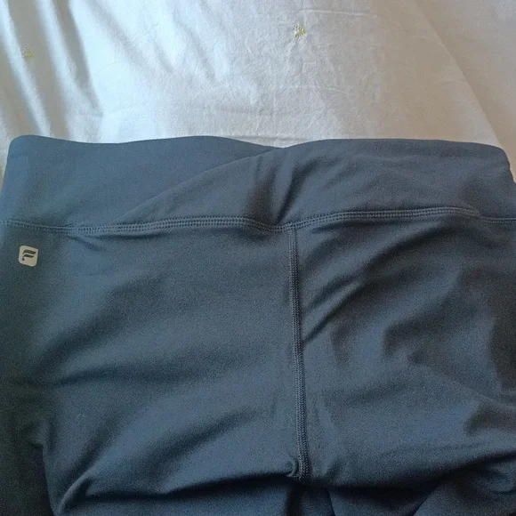 Fabletics Mid Rise Capri - Picture 3 of 11